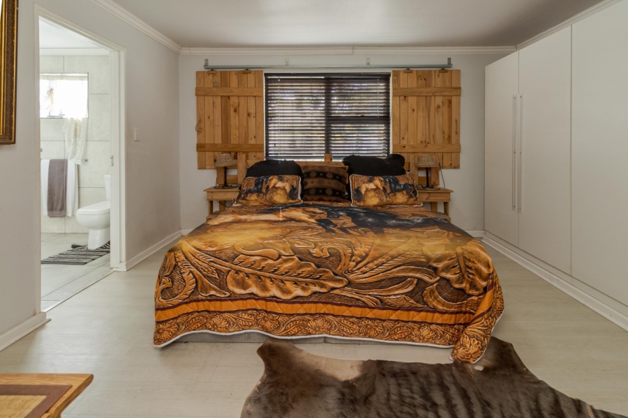 5 Bedroom Property for Sale in Loucharmante Western Cape